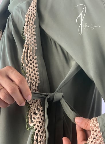 شرشف صلاة لف سكري وزيتي من الجنب يجهز خلال اسبوعين