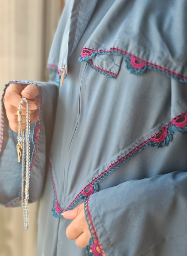 شرشف صلاة سستة ازرق مزين بالكروشيه فوشي من لاجور