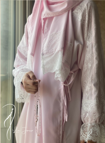 شرشف مرد لف وردي فاتح دانتيل ابيض