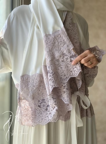 شرشف صلاة اوف وايت سستة دانتيل حزام من لاجور