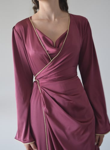 قميص نوم وروب عنابي حرير ستان