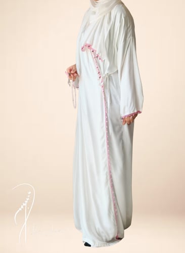 شرشف صلاة لف ستان ابيض بالورد الاويا الوردي الفاخر