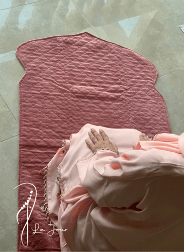 شرشف صلاة لف وردي بالكروشبه و الورد الاويا الفاخر...