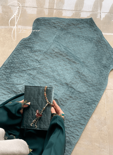 شرشف صلاة سستة أخضر مزين بالكروشيه و الورد الاويا