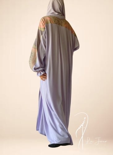 226002 شرشف صلاة رسم باتيك لف موف و الطرحة مثبتة .