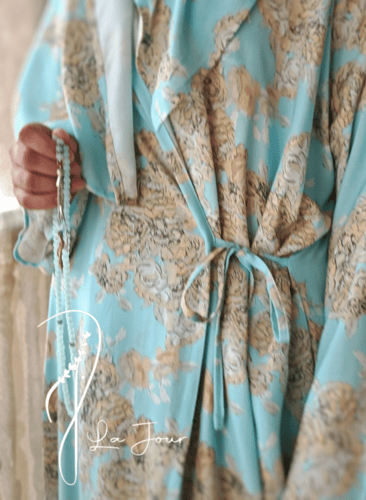 شرشف صلاة لف منقوش بألوان الأزرق والباج من لاجور