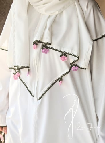 شرشف صلاة سستة ابيض بالكروشيه الوردي المميز