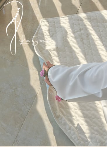 شرشف صلاة سستة ابيض بالكروشيه الوردي المميز