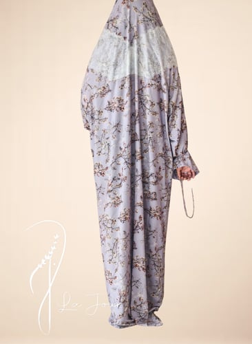 شرشف صلاة خمار منقوش موف مع دنتال فخم