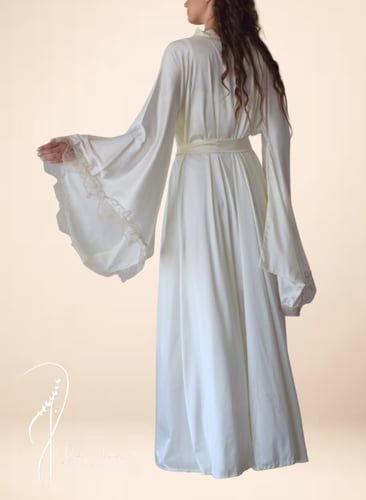 قميص نوم وروب اوف وايت حرير و جبير