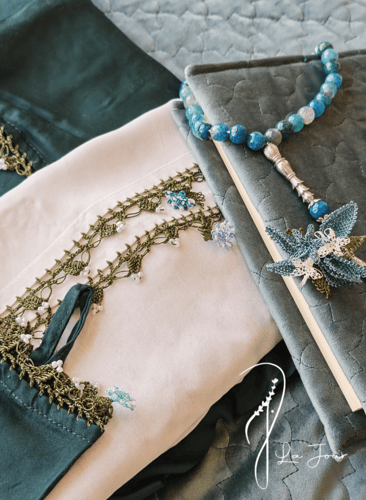 شرشف صلاة سستة أخضر مزين بالكروشيه و الورد الاويا