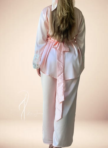 بيجامة حرير وردي درابيه