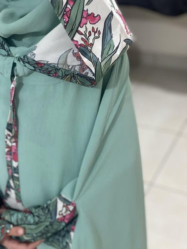 طقم شرشف صلاة أخضر وورد اطفال وسجادة وشنطة