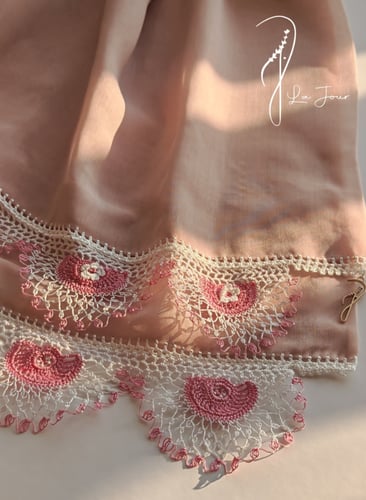 طرح وردي على بيج بوال مزينة بأويا يدوي مميز