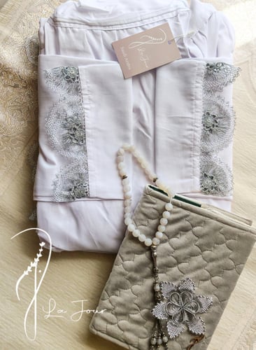 شرشف صلاة لف ابيض اويا فضي من لاجور