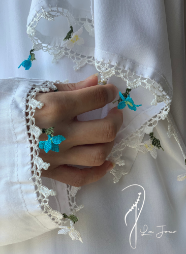 شرشف صلاة لف ابيض المزين بالكروشبه و الورد الاويا...