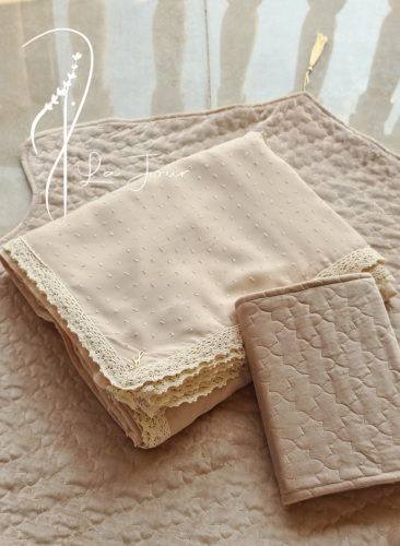 شرشف صلاة مربع مثل الملاية اللف باج منقط