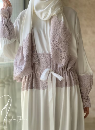 شرشف صلاة اوف وايت سستة دانتيل حزام من لاجور