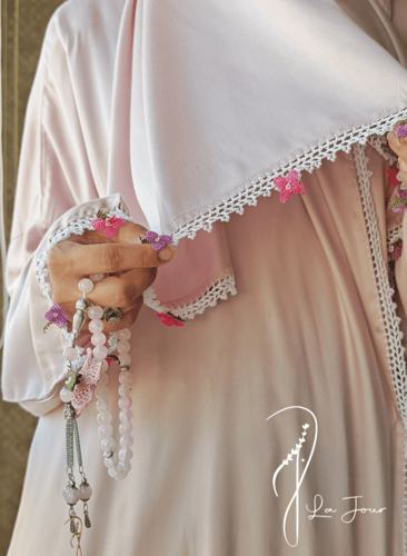 شرشف صلاة لف وردي فاتح اويا الورد ابيض ووردي