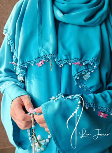 شرشف صلاة سستة ازرق مزين ورد الاويا الفاخر من لاجو...