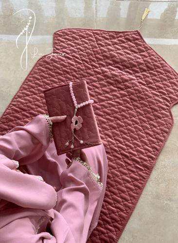 شرشف صلاة سستة وردي باستيل بالكروشيه و الورد الاوي...