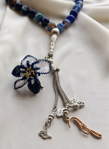 سبحة 33 عقيق برازيلي أزرق مزينة بوردة أويا كروشيه