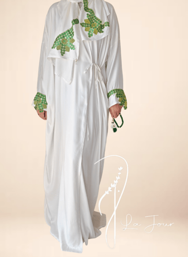 شرشف صلاة لف ابيض مزين ترتر كروشيه اخضر الفاخر