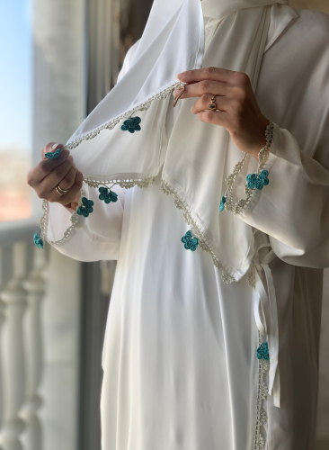 شرشف صلاة أوف وايت مزين بالكروشيه التفني