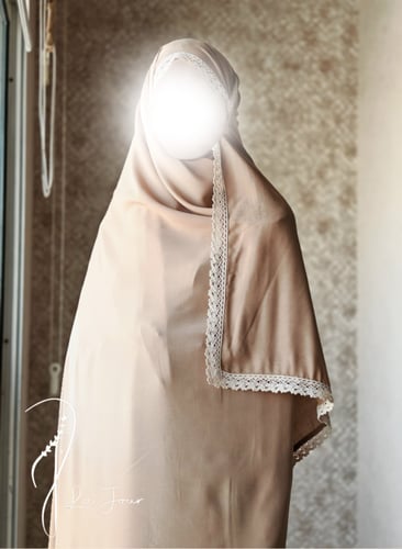 شرشف صلاة مربع مثل الملاية اللف بيج غامق