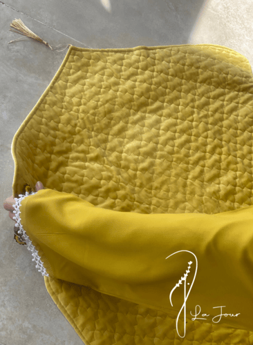 شرشف صلاة لف كموني أصفر مستردة مزين بالكروشيه و ال...