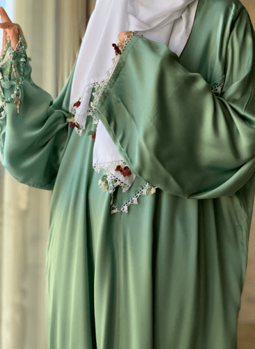 شرشف صلاة سستة أخضر فستقي مزين بالكروشيه و الورد ا...