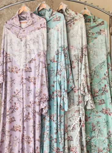 شرشف صلاة خمار منقوش موف مع دنتال فخم