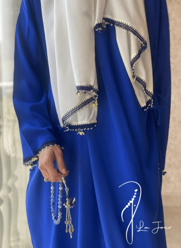 شرشف صلاة لف أزرق مزين بالكروشيه و الورد الاويا