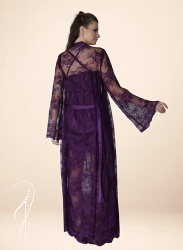 قميص نوم وروب موف حرير و دانتيل