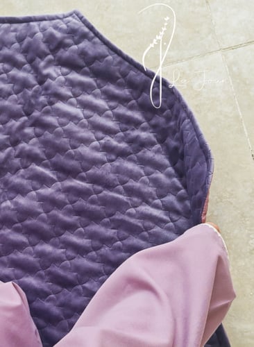 شرشف صلاة قطن سستة موف غامق مزين بالكروشيه من لاجو...