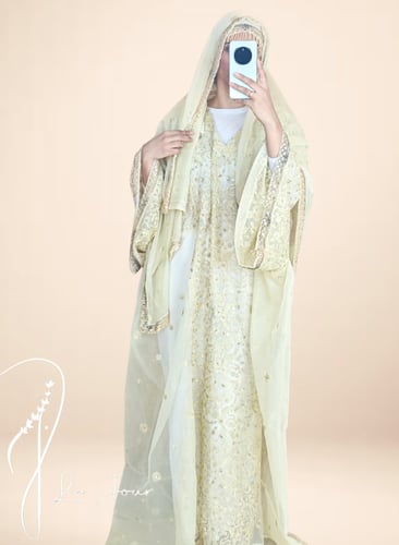 لبس مديني تراثي نسائي أصفر مطرز من أزياء المدينة ا...