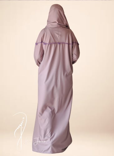 شرشف صلاة سستة موف على بيج مزين بالكروشي من لاجور