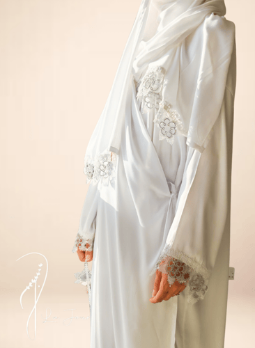 شرشف صلاة لف ابيض ستان اويا فضي