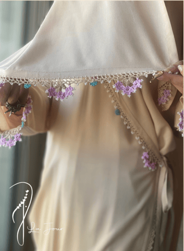 شرشف صلاة لف بيج مزين بالكروشي اليدوي و الطرحة مثب...