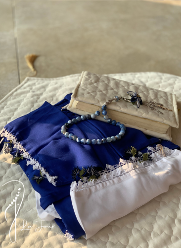 شرشف صلاة سستة ازرق بالكروشيه و الورد الاويا