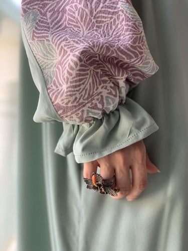 شرشف صلاة رسم باتيك لف اخضر ورسم موف و الطرحة مثبت...