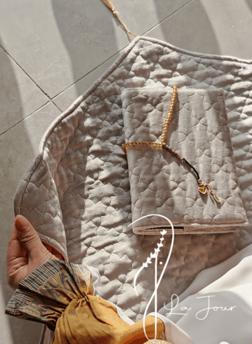 شرشف صلاة لف رسم باتيك بيج فاتح