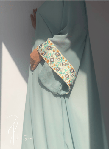 قفطان مغربي بكم واسع موف ووردي