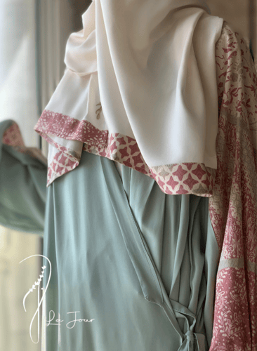 شرشف صلاة باتيك لف مفتوح باستيل تفني فاتح الطرحة ن...