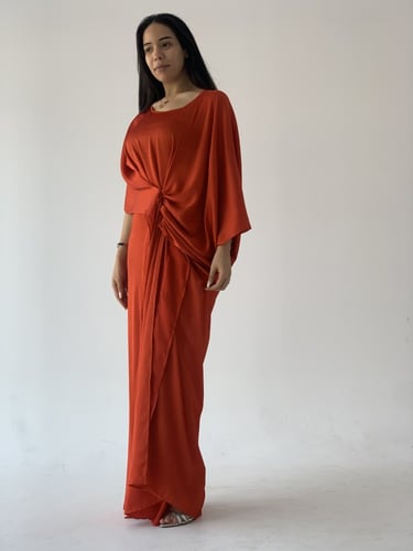 فستان حرير درابيه فري سايز يلبس بعدة طرق طوبي