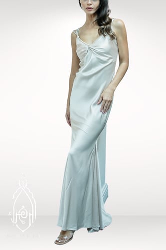 قميص نوم وروب بيج حرير و جبير فاخر بيج