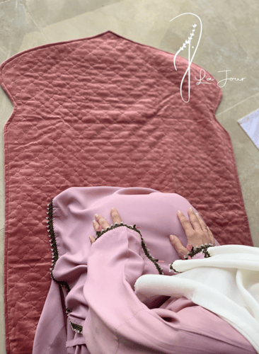 شرشف صلاة لف بصلي بالكروشبه و الورد الاويا الفاخر...