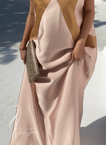 ثوب فستان محراب