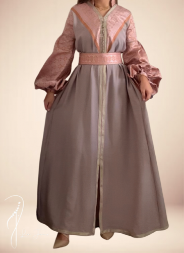 قفطان مغربي بكم واسع موف ووردي