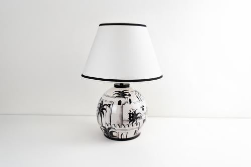 table lamp أباجورة فنية برسم يدوي فريد، تضفي لمسة...